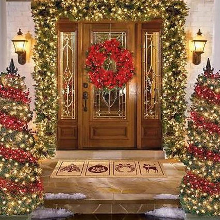 99 Simple But Beautiful Front Door Christmas Decoration Ideas