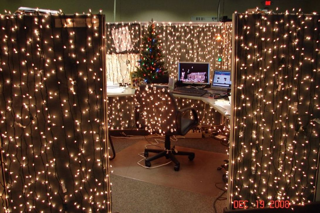 Easy DIY Office Christmas Decoration Ideas 33