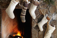 Inspiring Rustic Christmas Fireplace Ideas To Makes Your Home Warmer 22