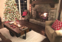Inspiring Rustic Christmas Fireplace Ideas To Makes Your Home Warmer 25
