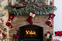 Inspiring Rustic Christmas Fireplace Ideas To Makes Your Home Warmer 32