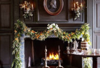 Inspiring Rustic Christmas Fireplace Ideas To Makes Your Home Warmer 36