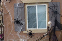 Scary But Creative DIY Halloween Window Decorations Ideas You Should Try 14