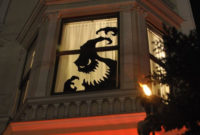 Scary But Creative DIY Halloween Window Decorations Ideas You Should Try 63