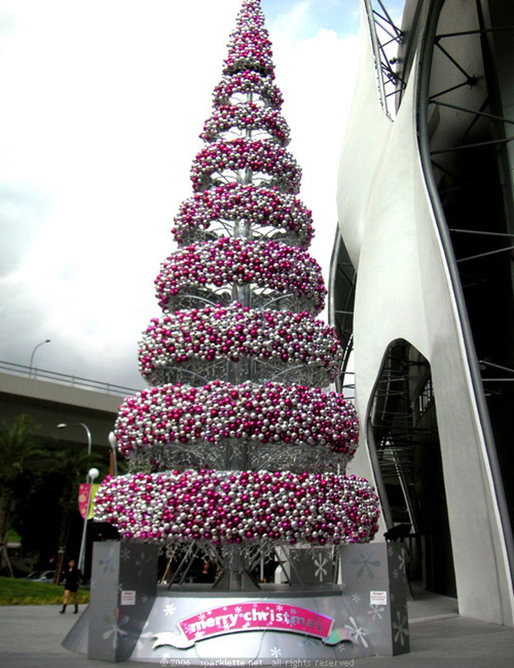 Adorable Pink And Purple Christmas Decoration Ideas 01