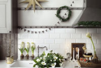 Adorable Rustic Christmas Kitchen Decoration Ideas 10