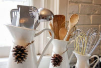 Adorable Rustic Christmas Kitchen Decoration Ideas 21
