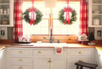 Adorable Rustic Christmas Kitchen Decoration Ideas 27