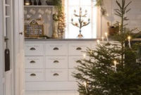 Adorable Rustic Christmas Kitchen Decoration Ideas 30