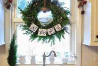 Adorable Rustic Christmas Kitchen Decoration Ideas 45