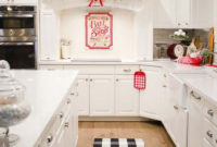 Adorable Rustic Christmas Kitchen Decoration Ideas 54
