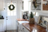 Adorable Rustic Christmas Kitchen Decoration Ideas 69
