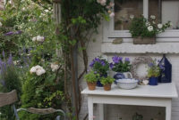 Cozy And Relaxing Country Garden Decoration Ideas You Will Totally Love 16