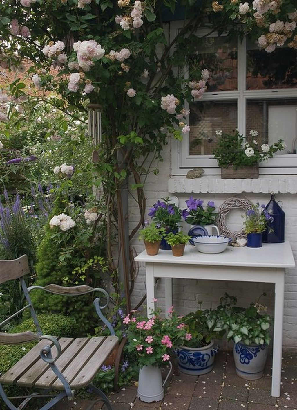 Cozy And Relaxing Country Garden Decoration Ideas You Will Totally Love 16