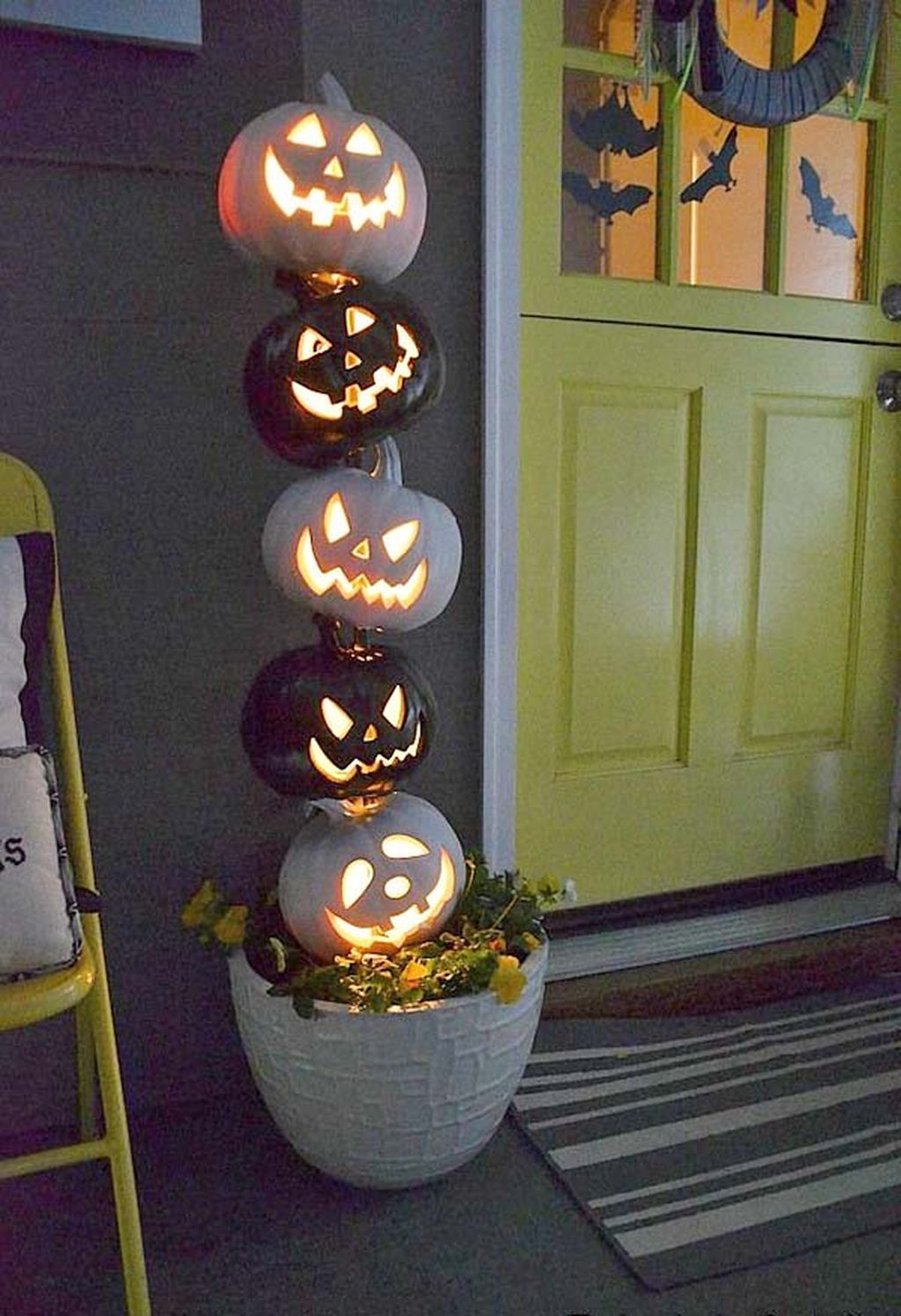Creepy But Creative DIY Halloween Outdoor Decoration Ideas 15