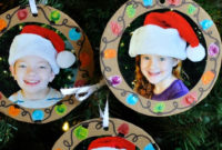 Easy And Creative DIY Photo Christmas Ornaments Ideas 18