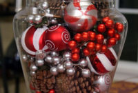 Easy And Simple Christmas Table Centerpieces Ideas For Your Dining Room 03