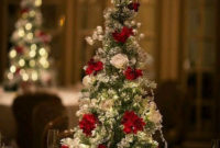Easy And Simple Christmas Table Centerpieces Ideas For Your Dining Room 08