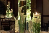 Easy And Simple Christmas Table Centerpieces Ideas For Your Dining Room 41