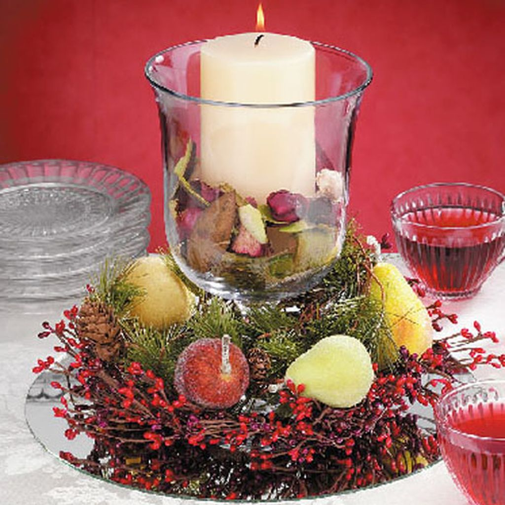 Easy And Simple Christmas Table Centerpieces Ideas For Your Dining Room 45