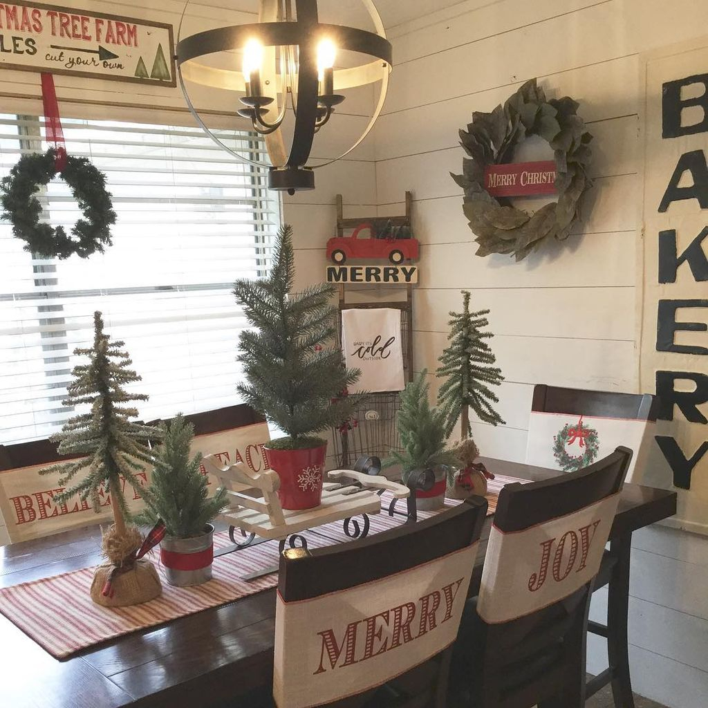 Incredible Rustic Farmhouse Christmas Decoration Ideas 15