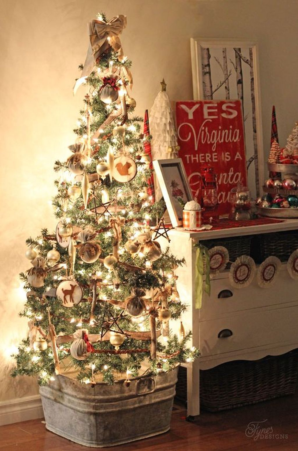 Incredible Rustic Farmhouse Christmas Decoration Ideas 27