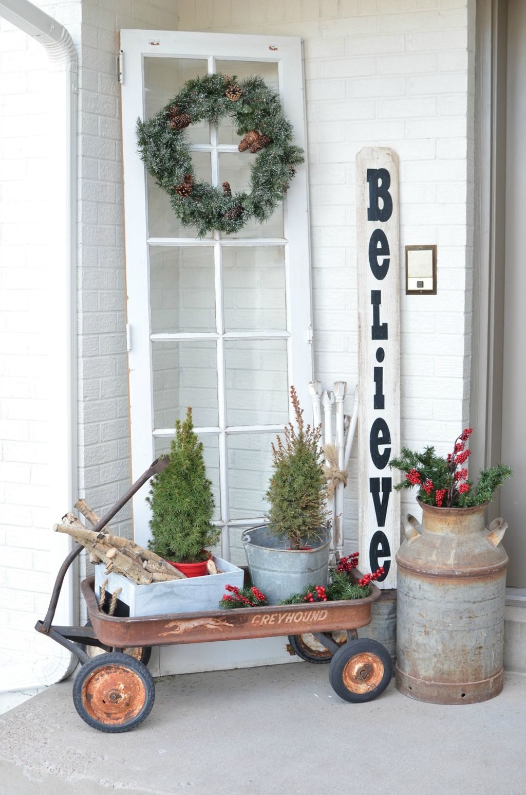 Incredible Rustic Farmhouse Christmas Decoration Ideas 35