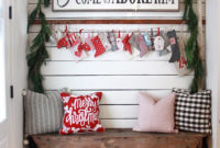 Incredible Rustic Farmhouse Christmas Decoration Ideas 39