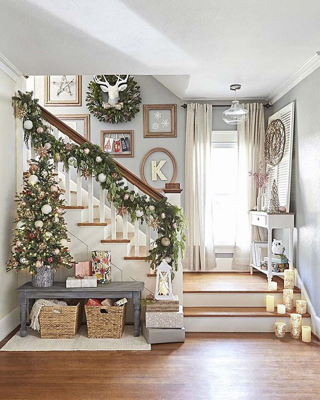 Incredible Rustic Farmhouse Christmas Decoration Ideas 42