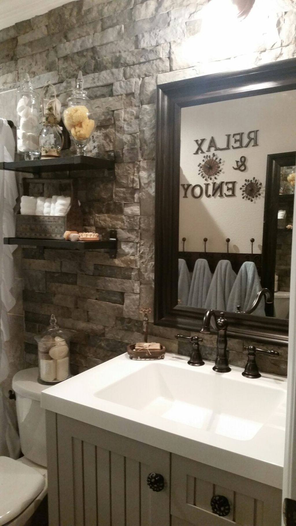 Inspiring Rustic Bathroom Vanity Remodel Ideas 47