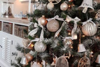 Inspiring Rustic Christmas Tree Decoration Ideas For Cheerful Day 09