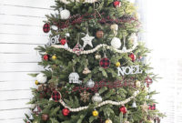 Inspiring Rustic Christmas Tree Decoration Ideas For Cheerful Day 20