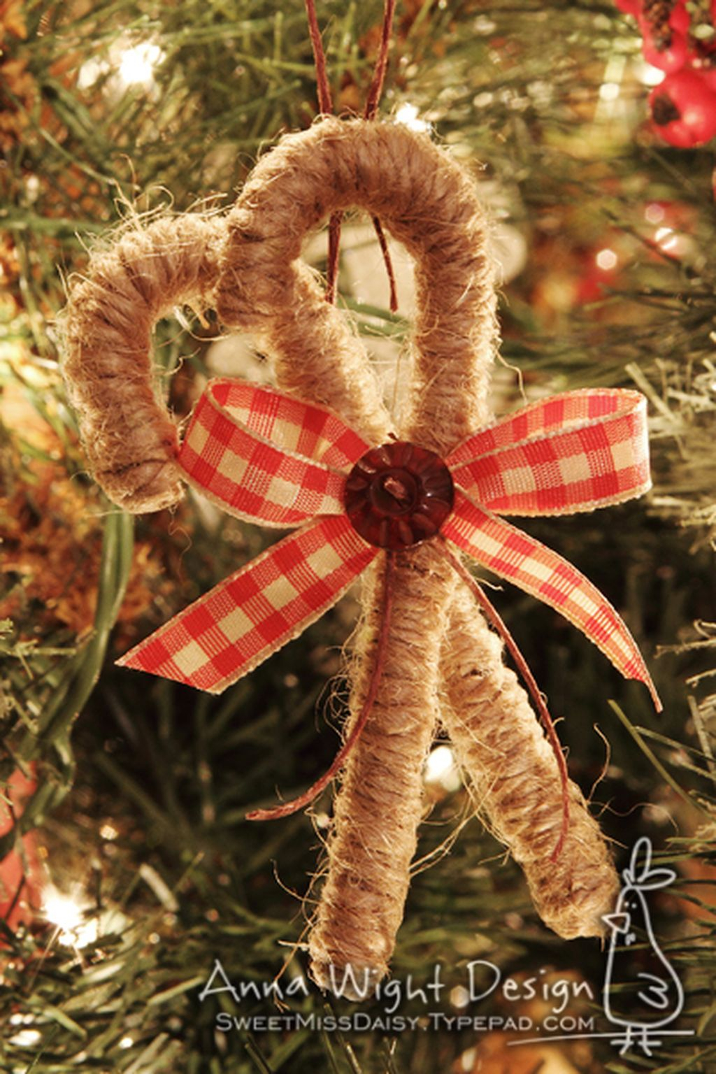 Inspiring Rustic Christmas Tree Decoration Ideas For Cheerful Day 24