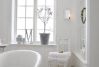 Romantic And Elegant Bathroom Design Ideas With Chandeliers 03