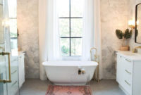 Romantic And Elegant Bathroom Design Ideas With Chandeliers 20