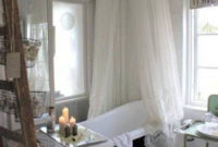 Romantic And Elegant Bathroom Design Ideas With Chandeliers 46