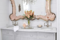 Romantic And Elegant Bathroom Design Ideas With Chandeliers 92