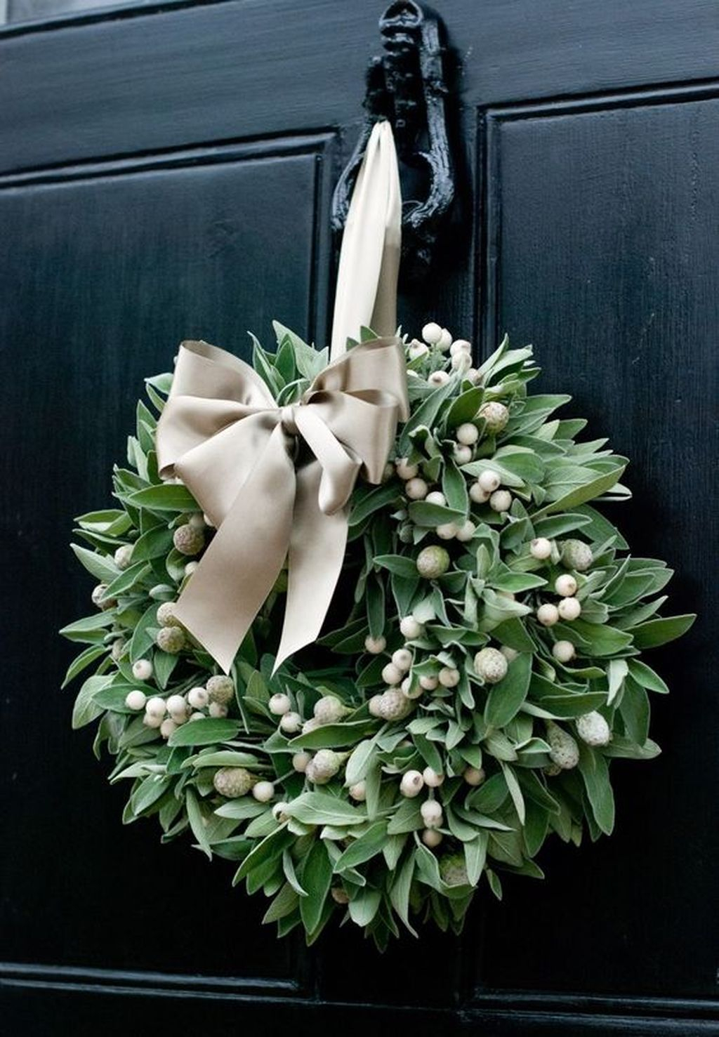 Simple But Beautiful Front Door Christmas Decoration Ideas 02