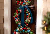 Simple But Beautiful Front Door Christmas Decoration Ideas 03