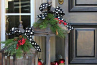 Simple But Beautiful Front Door Christmas Decoration Ideas 04