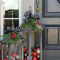 Simple But Beautiful Front Door Christmas Decoration Ideas 04