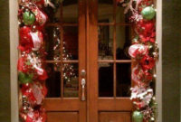 Simple But Beautiful Front Door Christmas Decoration Ideas 05