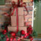Simple But Beautiful Front Door Christmas Decoration Ideas 06
