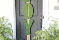 Simple But Beautiful Front Door Christmas Decoration Ideas 08