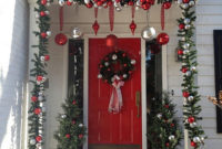 Simple But Beautiful Front Door Christmas Decoration Ideas 09