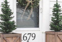 Simple But Beautiful Front Door Christmas Decoration Ideas 18