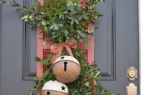 Simple But Beautiful Front Door Christmas Decoration Ideas 20