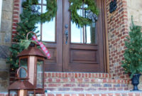 Simple But Beautiful Front Door Christmas Decoration Ideas 31