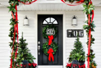 Simple But Beautiful Front Door Christmas Decoration Ideas 32