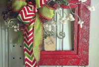 Simple But Beautiful Front Door Christmas Decoration Ideas 56